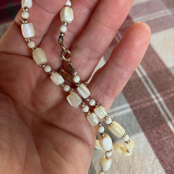 16 inch choker, pearly shells alternating little gold/ pearl beads - Picture 2 of 7